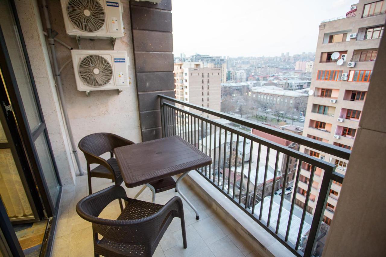 Fantastic Apartments Near Republic Square, Perfect Location, Mystreet Company 예레반 외부 사진