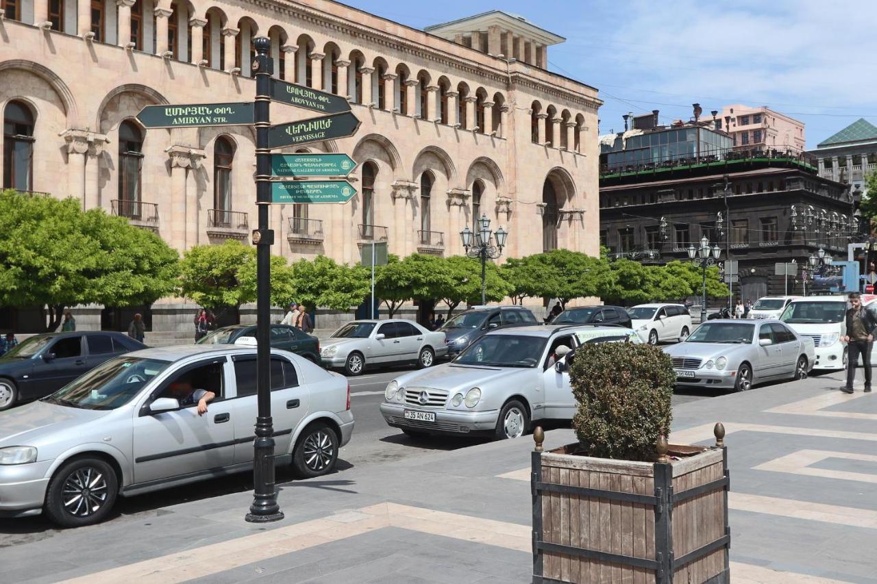Fantastic Apartments Near Republic Square, Perfect Location, Mystreet Company 예레반 외부 사진