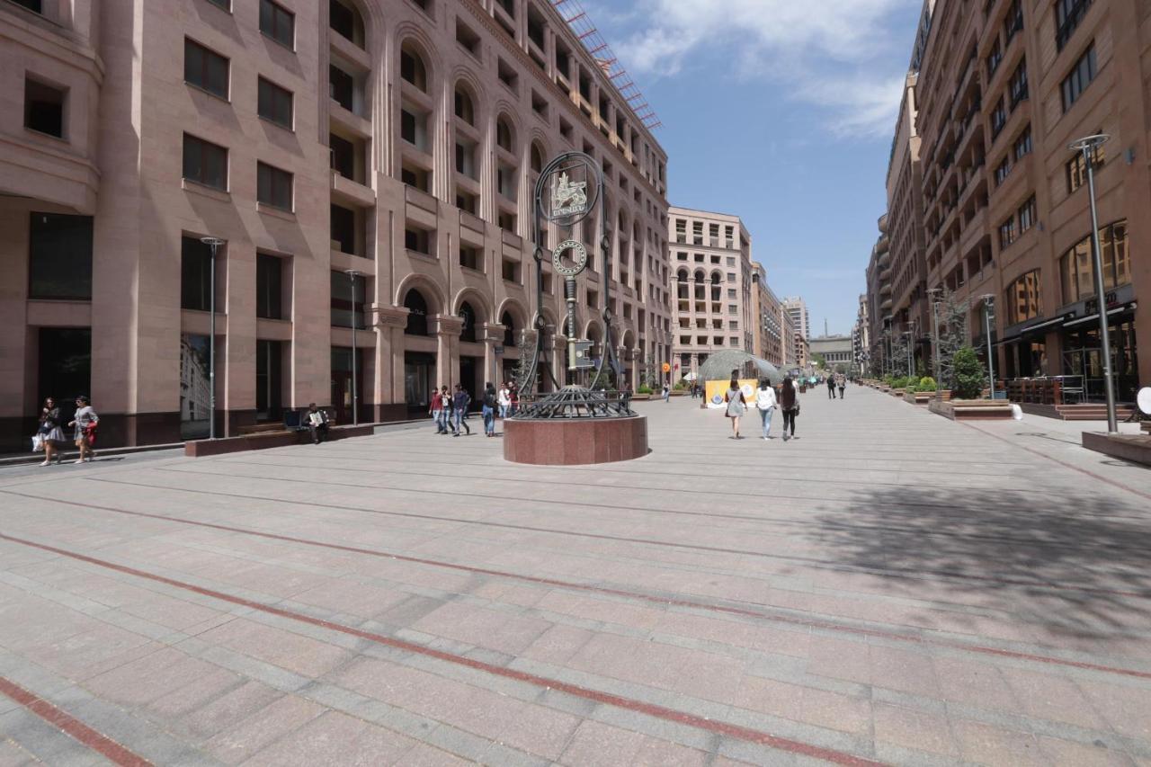 Fantastic Apartments Near Republic Square, Perfect Location, Mystreet Company 예레반 외부 사진
