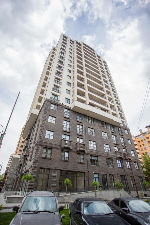 Fantastic Apartments Near Republic Square, Perfect Location, Mystreet Company 예레반 외부 사진