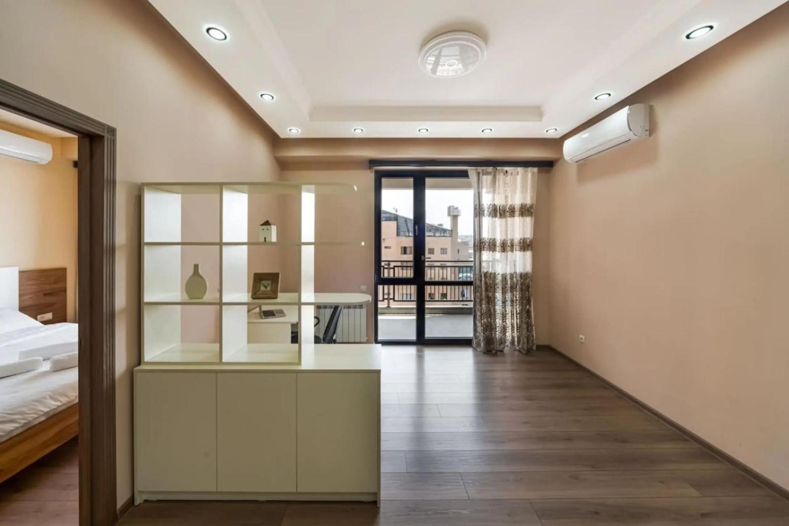 Fantastic Apartments Near Republic Square, Perfect Location, Mystreet Company 예레반 외부 사진