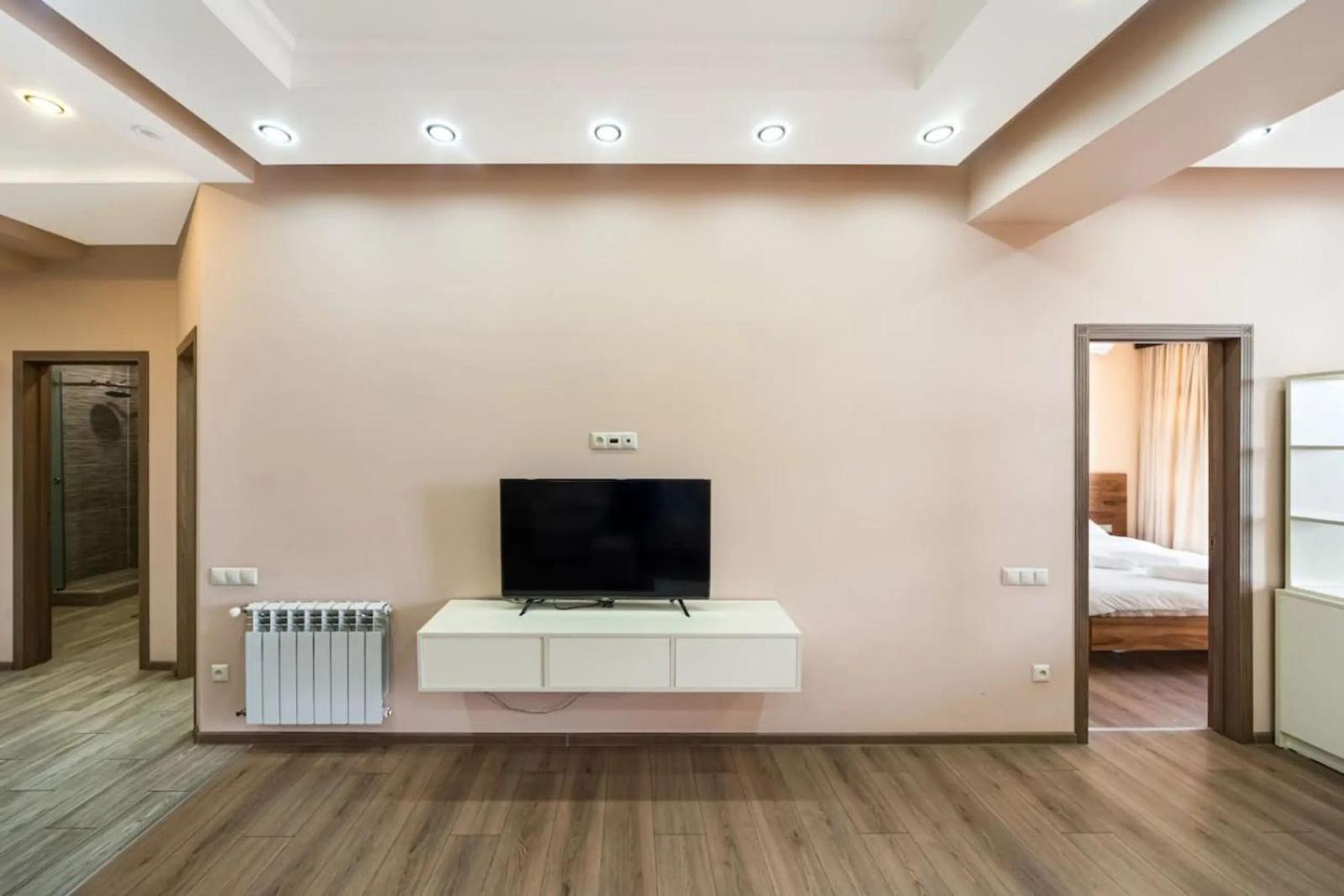 Fantastic Apartments Near Republic Square, Perfect Location, Mystreet Company 예레반 외부 사진