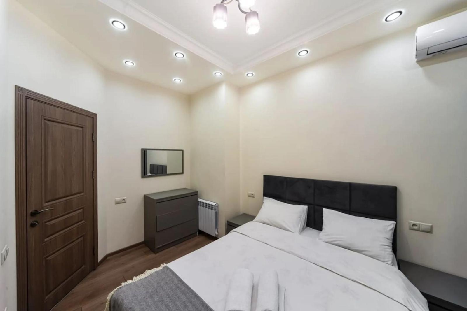Fantastic Apartments Near Republic Square, Perfect Location, Mystreet Company 예레반 외부 사진